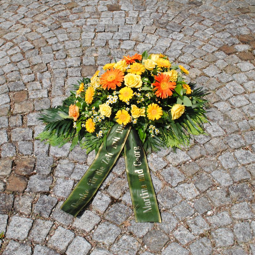 BU 12 - orange Gerbera, gelbe Minigerbera, gelbe Rosen, Kamille