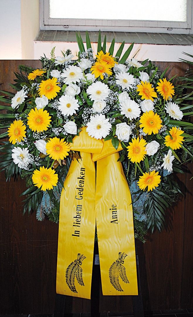 K 23 - weiße und gelbe Gerbera, weiße Rosen, Schleierkraut