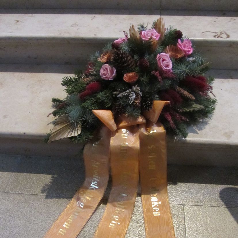 WB 2 - naturfarbene Zapfen und Palmspeere, pink Rosen und weiße Statice