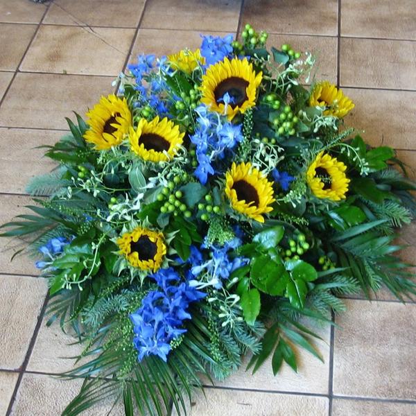 Bu 15 - Sonnenblumen, hellblauer Rittersporn, grünes Hypericum